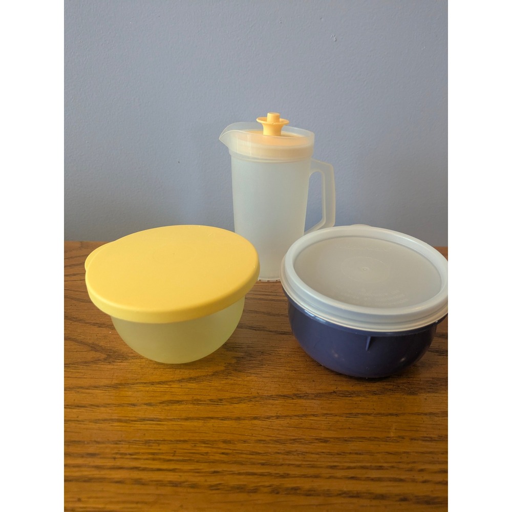Vintage Tupperware Toy Mini Pitcher and Bowls Set Yellow Blue 6‎ Piece Mixed Lot